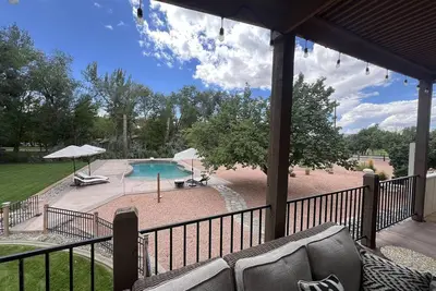 Image de New Cabin Bliss: Beautiful Luxury Home with Pool
