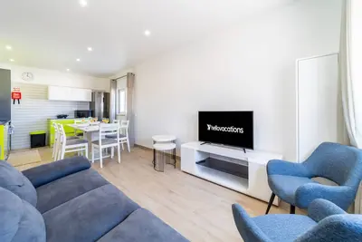 Image de Golden View Villa by HelloVacations