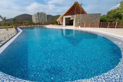 Image de Stunning beachfront condo with breathtaking ocean views waiting for you!