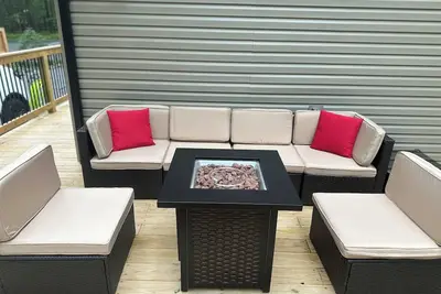 Image de Lake Access New Poconos Cabin, Hot Tub + Game room