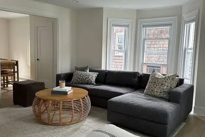 Image de 4-bedroom house steps from the beach in welcoming South Portland with Ac