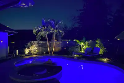 Image de Valencia Manor, your family home away from home with pool and spa heat avalaible