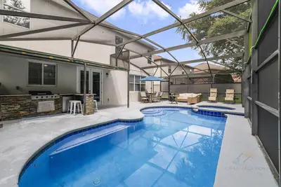 Image de Veranda Vibe - Stylish Outdoor Living Near the Parks