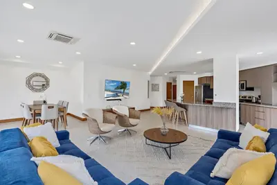 Image de New Expansive 3Bdrm Condo in Luxury Condo Resort