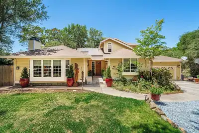 Image de Peaceful Nature Retreat family-friendly 3 Br Hot Tub Gym Bbq