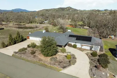 Image de 3-bedroom house in fabulous Lakeport with WiFi, Ac. Relax and unwind