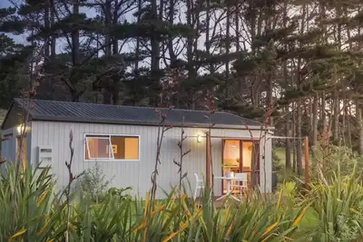 Image de Couple Getaway in Idyllic Bethells Beach/Te Henga