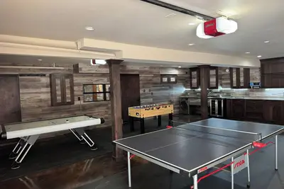 Image de Spacious 5-bedroom house in Arnold with a game room and hot tub