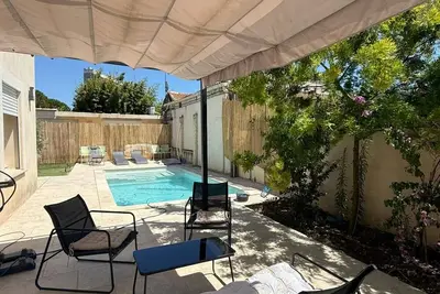 Image de Maison à Nimes à 10 min du centre-ville avec piscine.