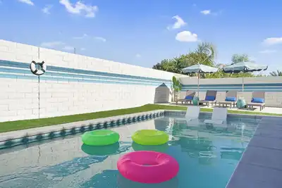 Image de Blue Oasis - 5 bdrm, Pool & Spa / Fun & Kid Friendly / All New / Pet Friendly