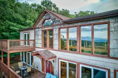 Image de Beech Mountain Breeze - views, pet friendly, hot tub, sleeps 14