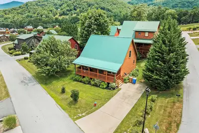 Image de Maggie Valley, Tenn, hiking, skiing, tubing, dog-friendly, cozy cabin