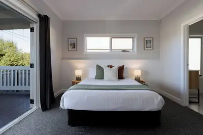 Image de Elegant Beauty Point Home with WiFi & Fireplace
