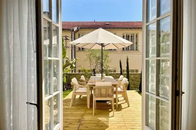 Image de Beautiful Renovated, 3 Bedroom Home - A/C, Garden + Garage in Medieval Village