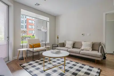 Image de Blueground | St. Elizabeth's, balcony, nr Brighton Park