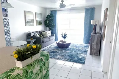 Image de Designer’s 1-Bedrm condo 1-Block to Aventura Mall! Parking