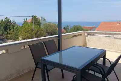 Image de Appartement de deux chambres avec la terrasse et la vue sur le mer Lun, Pag (A-24796-d)