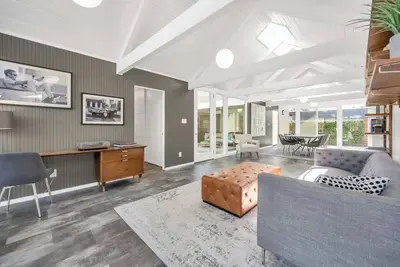Image de Luxury Mid-Century Modern Eichler Home