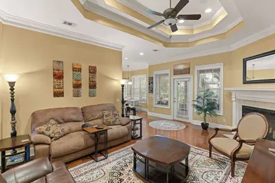 Image de Waterfront Executive Home