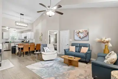 Image de Pool / Tennis Courts | Fire-Pit | Pet Friendly