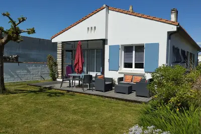 Image de 400m Plage, Maison 2 Chambres, 60m2, Jardin +Parking privé, Wifi, 200m Mer