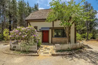 Image de Charming cottage in beautiful Mendocino with WiFi