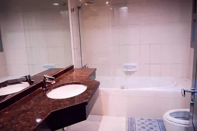 Image de Spacious 5-bedroom apartment in lovely Abu Dhabi with Ac, WiFi