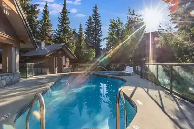 Image de Family & Friends Mountain Oasis