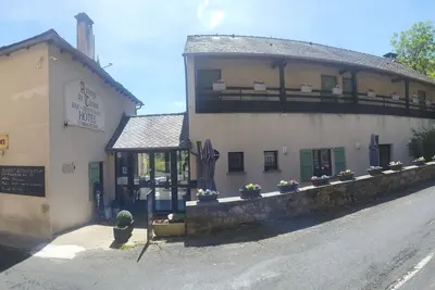 Image de Auberge Du Tarnon \nau cœur des Cevennes\nles pieds dans l'eau\nanimaux accepté