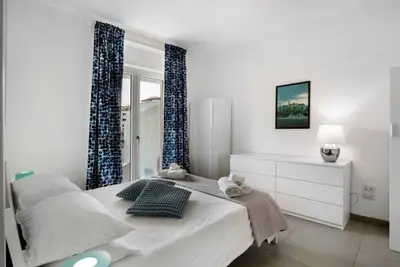 Image de Modern apartment with terrace and garage
