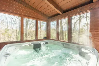 Image de 2 Cabins | Porch w/ Hot Tub + Views, Game Room | Dudley Ii & Iii by AvantStay