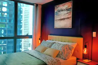 Image de Cozy 1-bedroom condo with fast WiFi, large Tv, Ac in the center of Bgc