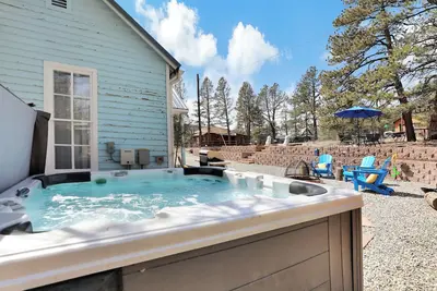 Image de Timeless Pineview Cottage | Hot Tub & Pet Friendly