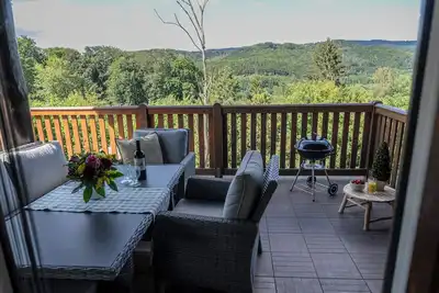 Image de Log cabin for families & friends - with garden, fireplace & terrace