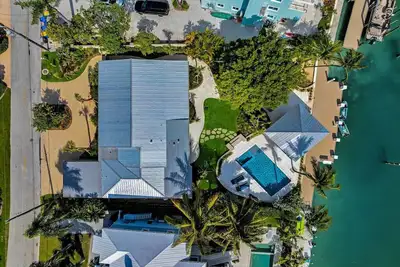 Image de Relax in Sunset Cottage, bayfront 4br pool home retreat in picturesque Islamorada.