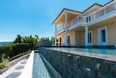 Image de Villa dans les collines avec piscine