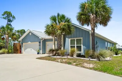 Image de Windmark Beach Escape – 2 Pools, Beach Access, Sleeps 11 - Golf Cart Included!