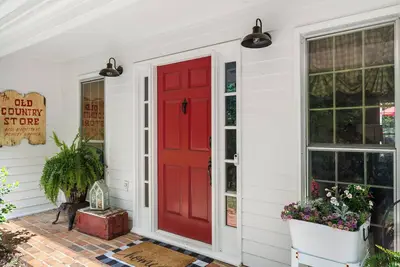 Image de Kickback Retreat - Where Comfort Meets Convenience!