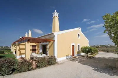 Image de Serene Algarve 2 bdr Villa with Ocean-View Shared Pool in Lovely Luz near Lagos