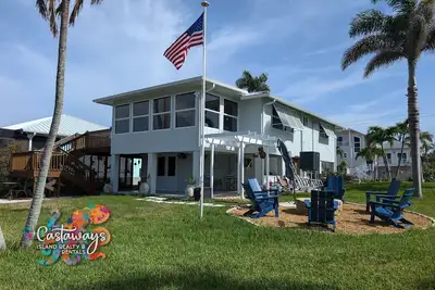 Image de Stilted Waterfront Escape with Dock, Lift, Fire Pit & Game Room