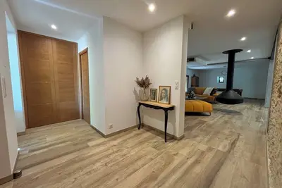 Image de Maison de standing climatisée avec jardin