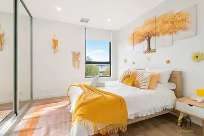 Image de Spacious House in the Woodford Central Area