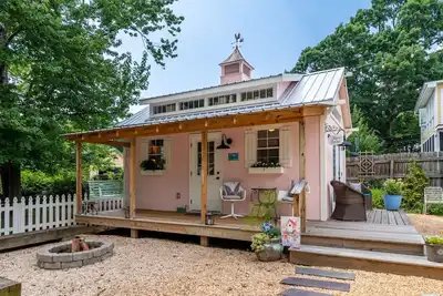 Image de Charming Guesthouse at Historic Bon Air Estate with WiFi, Ac