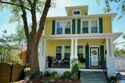Image de Location! Comfy Beds~Hot Tub~6mi Ky Horse Park~Walkable
