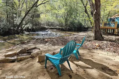 Image de The Moon Shine Yurt on Potts Creek King Bed, Jacuzzi, Beach, by Paint Bank, Va