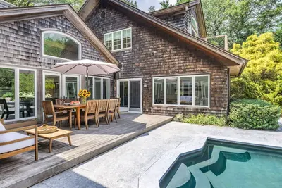 Image de Unparalleled Views in a Hampton's Style Private Escape