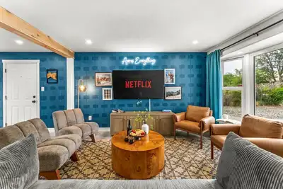 Image de Luxe 5br • Hot Tub • Theater • Bocce • Game Room • Pets