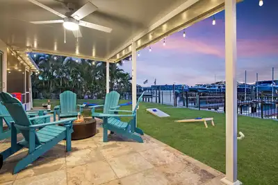 Image de New Listing Waterfront Getaway • Dock • Game Room • Fire Pit • Walk to Beach