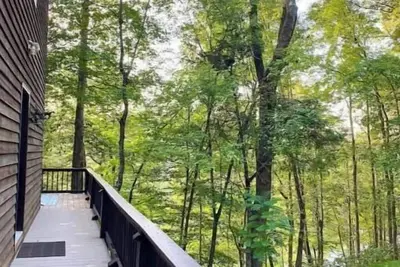 Image de Wooded Cabin on Rocky River