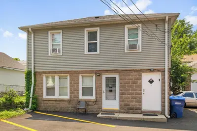 Image de Charming 2-bedroom apartment in delightful Highwood 2 minutes to Train station!